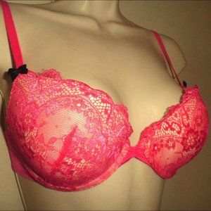 - NWOT Betsey Johnson All Over Lace Padded P…